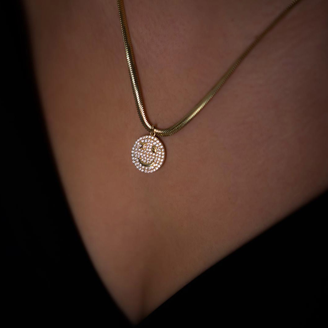 aty001-gulen-yuz-kolye-2