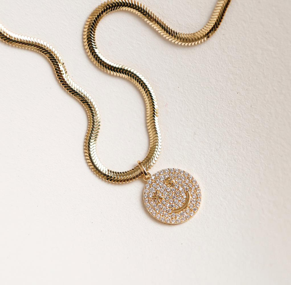 aty001-gulen-yuz-kolye